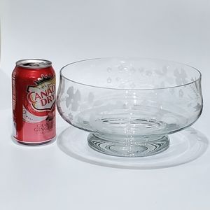 🇷🇴 8 1/2" Etched Floral Bowl with Thick Pedestal Base